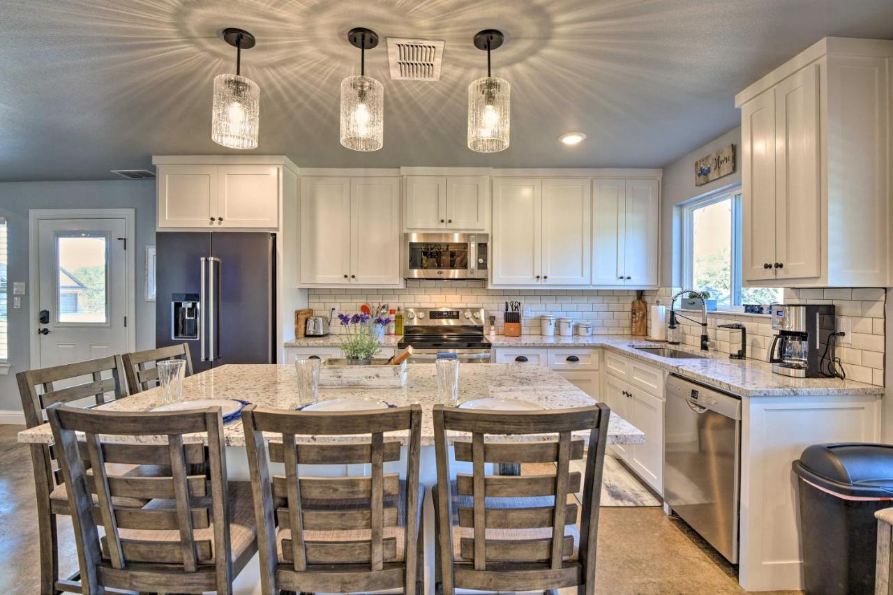 Granbury Home With Hot Tub And Furnished Patio! Exterior photo