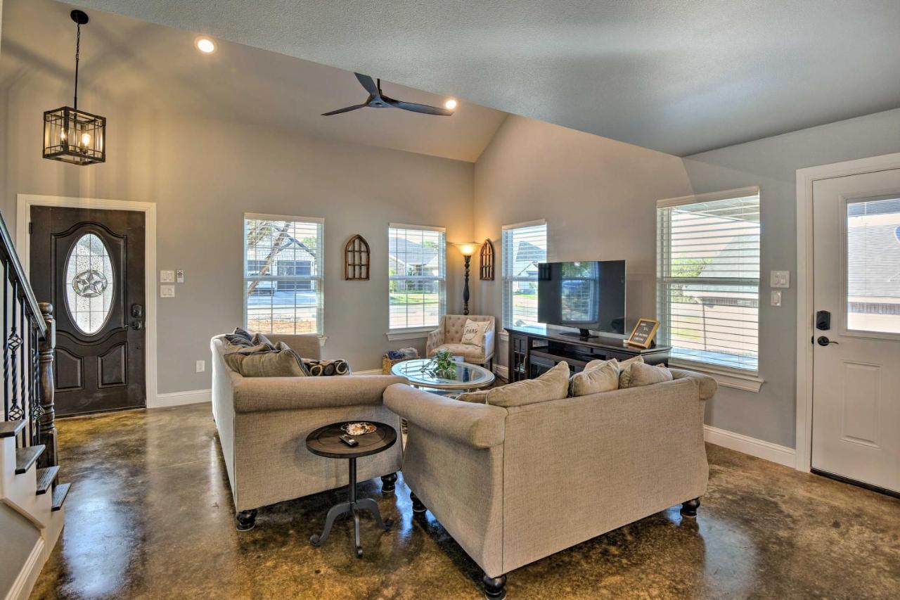 Granbury Home With Hot Tub And Furnished Patio! Exterior photo