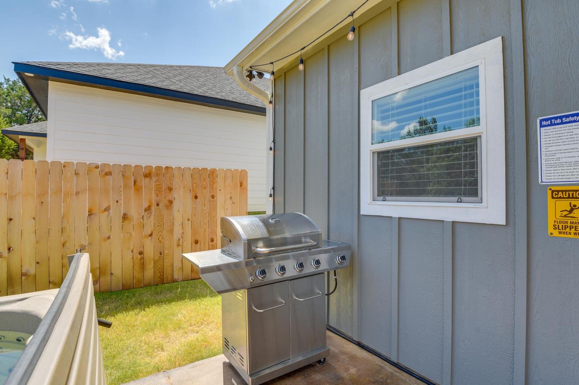 Granbury Home With Hot Tub And Furnished Patio! Exterior photo