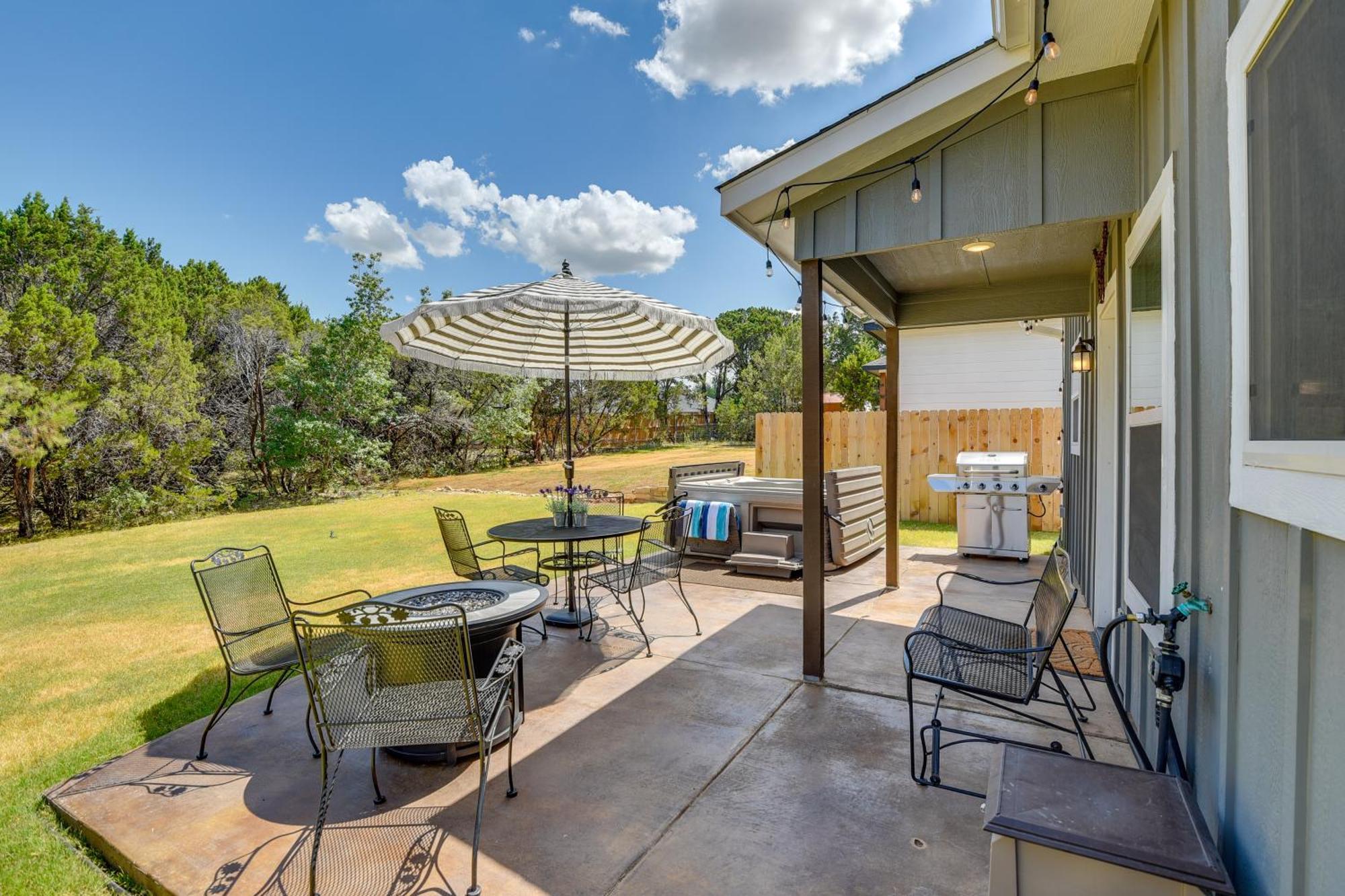Granbury Home With Hot Tub And Furnished Patio! Exterior photo