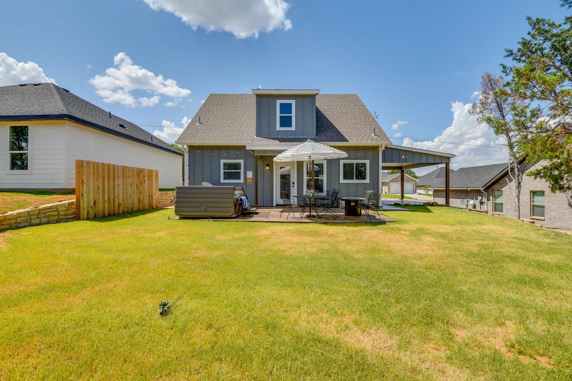 Granbury Home With Hot Tub And Furnished Patio! Exterior photo