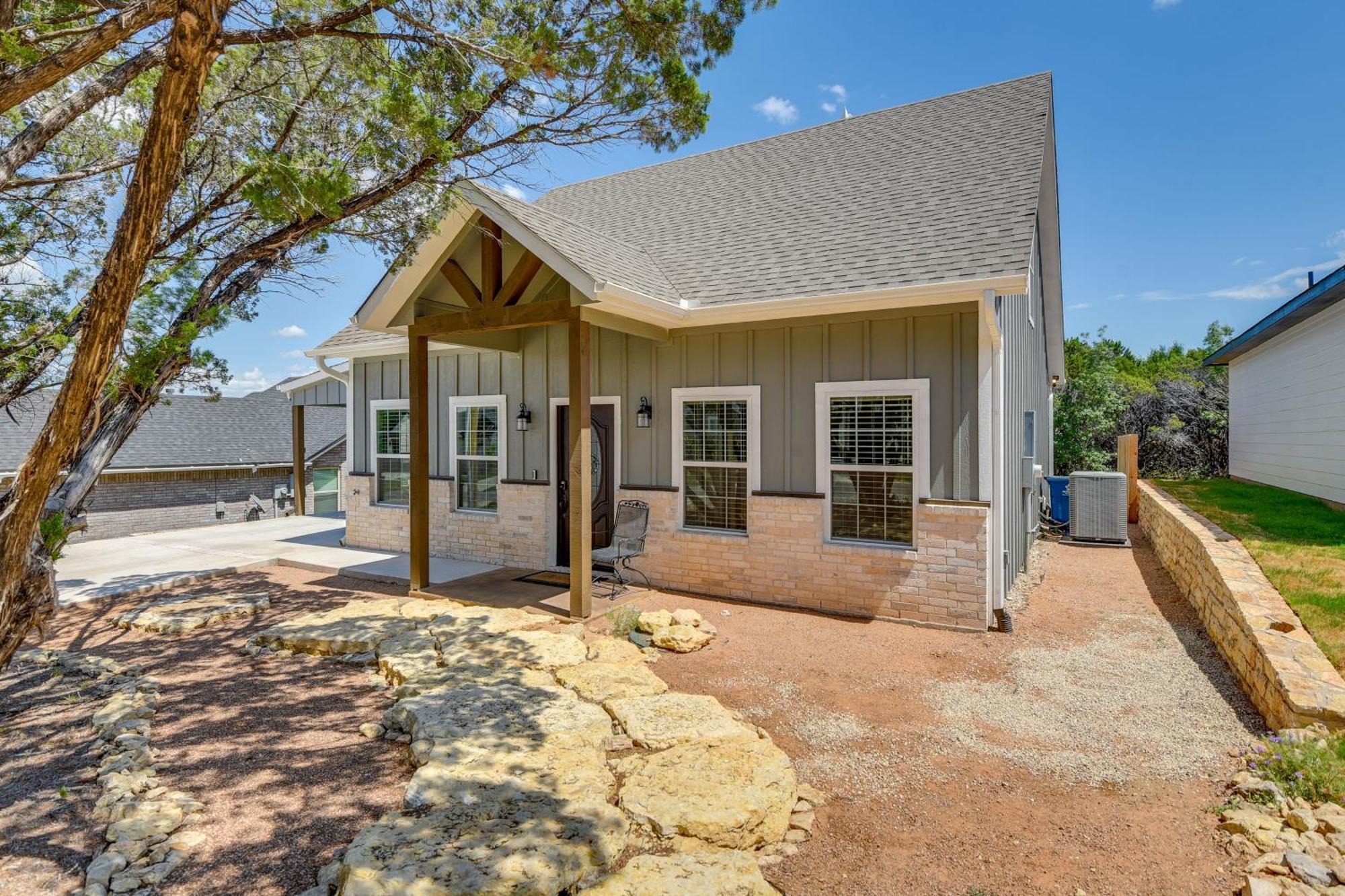 Granbury Home With Hot Tub And Furnished Patio! Exterior photo